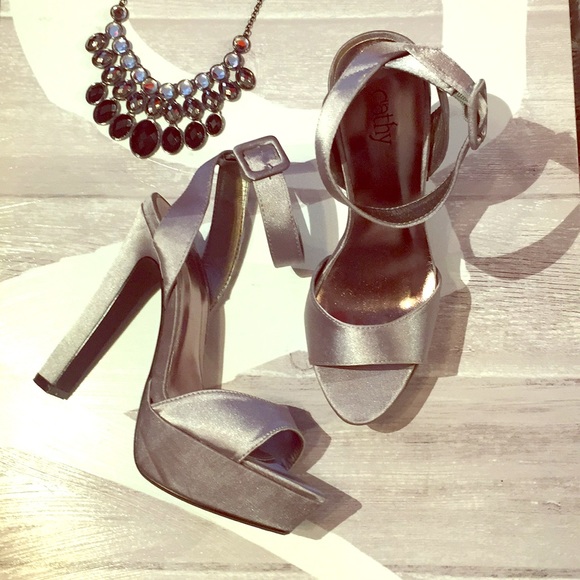 Cathy Jean Shoes - CathyJean Grey Platform Heels NWOT